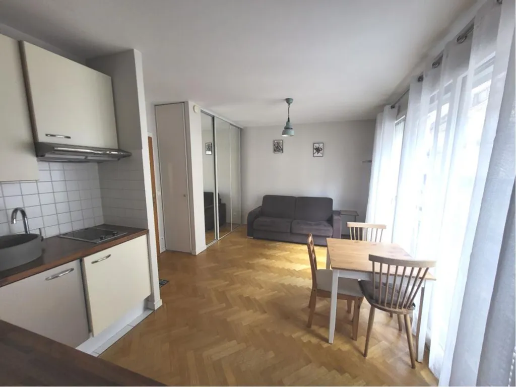 Köök - Studio with Kitchenette in Paris 9
