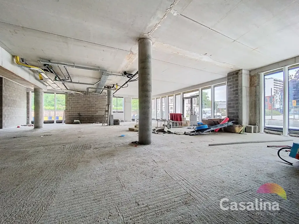 Stanze - Corner Retail Unit in Evere