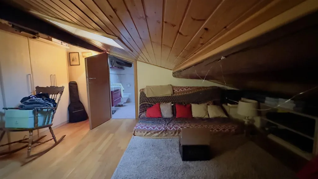 Rooms - Rustic Apartment with Balcony in Florence