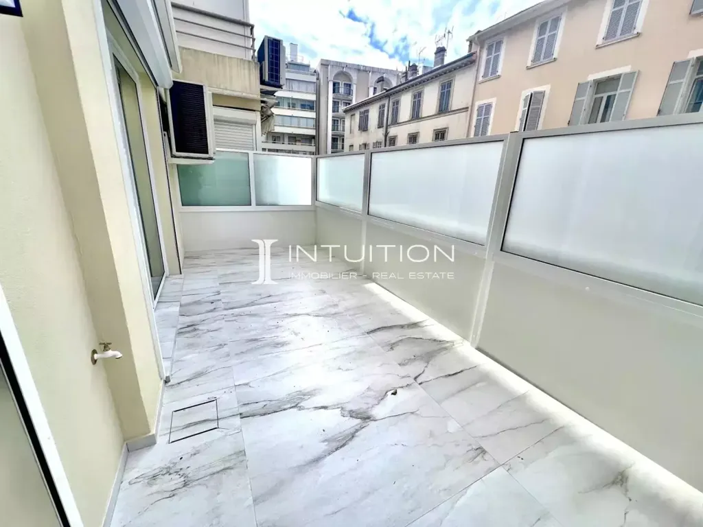Rõdu - 2-Bedroom Apartment with Sea View in Cannes Croisette
