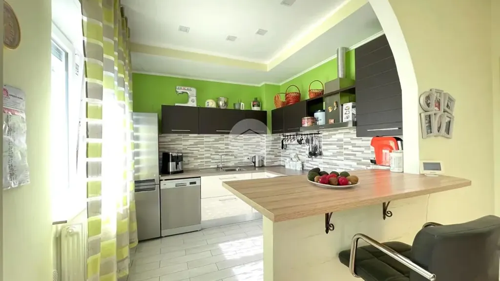 Cuisine - Renovated Apartment with Mountain View in Brescia