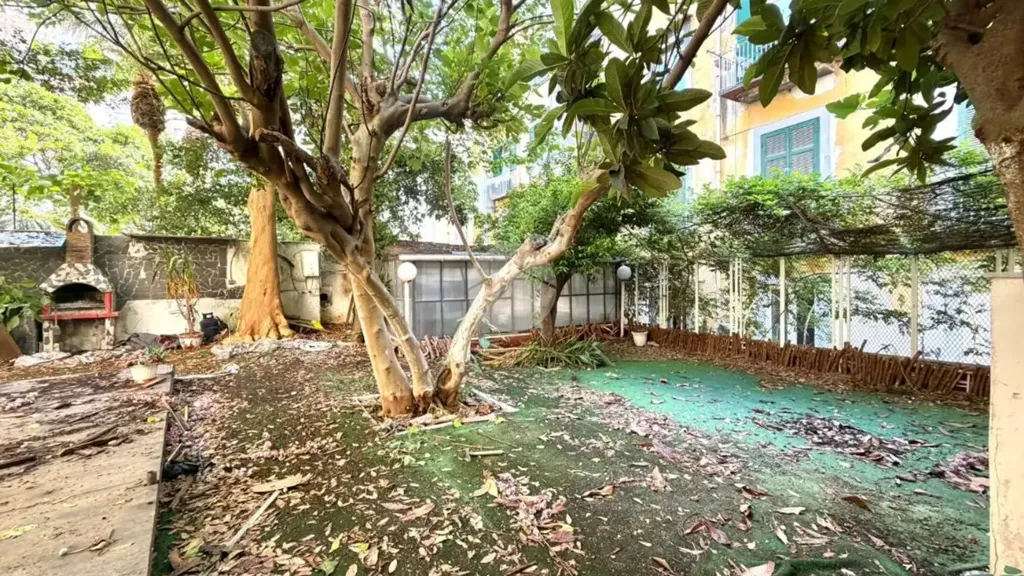 Jardin - 6-Room Apartment with Garden in Naples