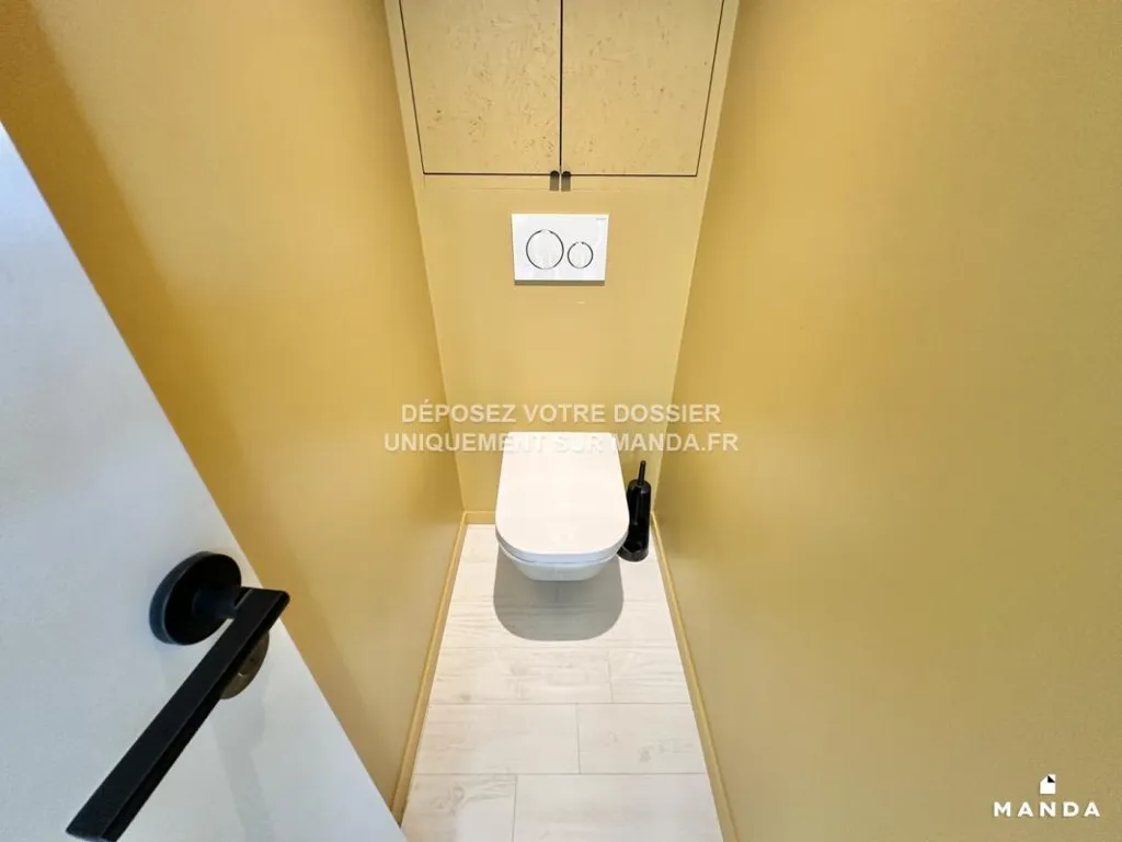 Bathrooms - Duplex Flat with Balcony in Ivry-sur-Seine