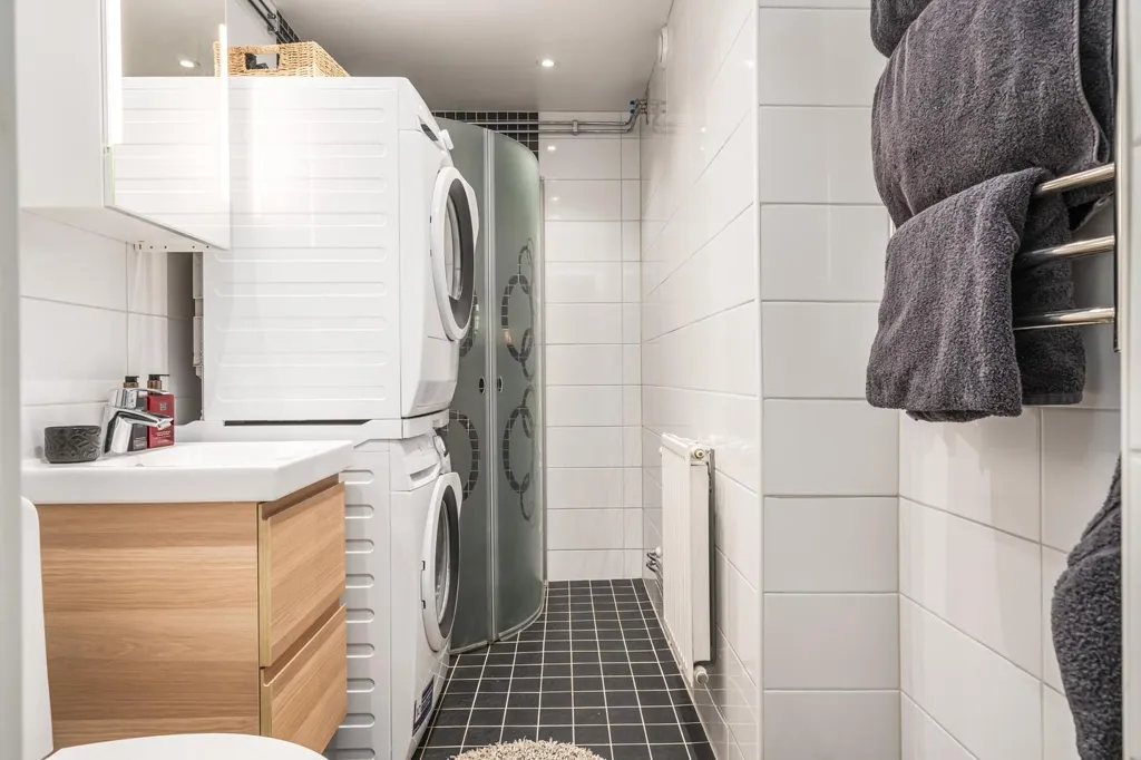 Bathrooms - Apartment with 3 Rooms in Eneby, Norrköping