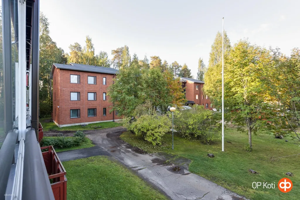 Aed - Renovated Flat with Glazed Balcony in Mäntylä
