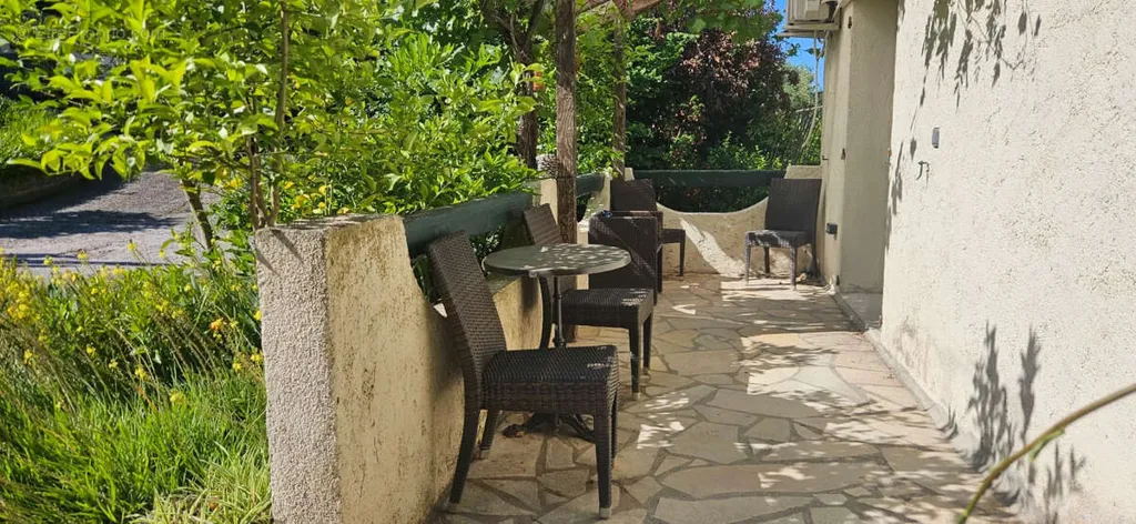 Terrasse - Villa à La Gaude avec Deux Appartements