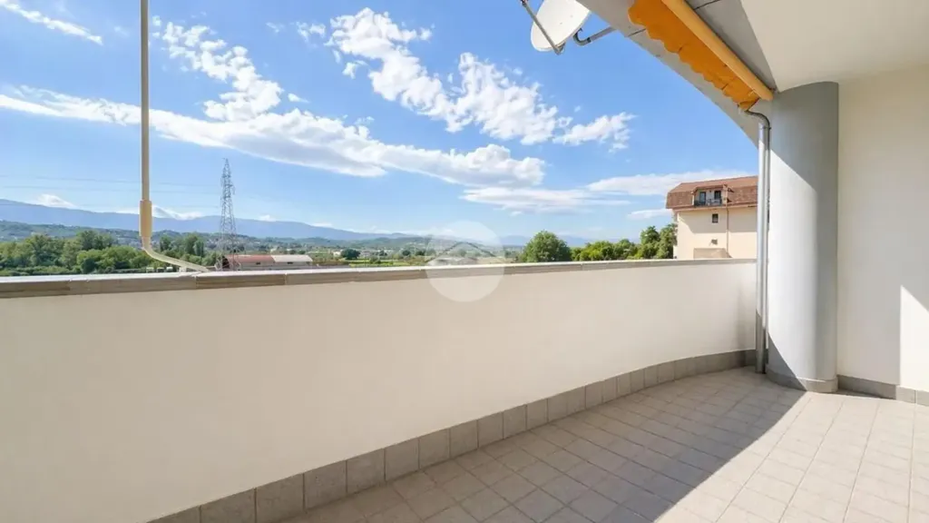 Balcon - First Floor Flat with Panoramic View in Rose