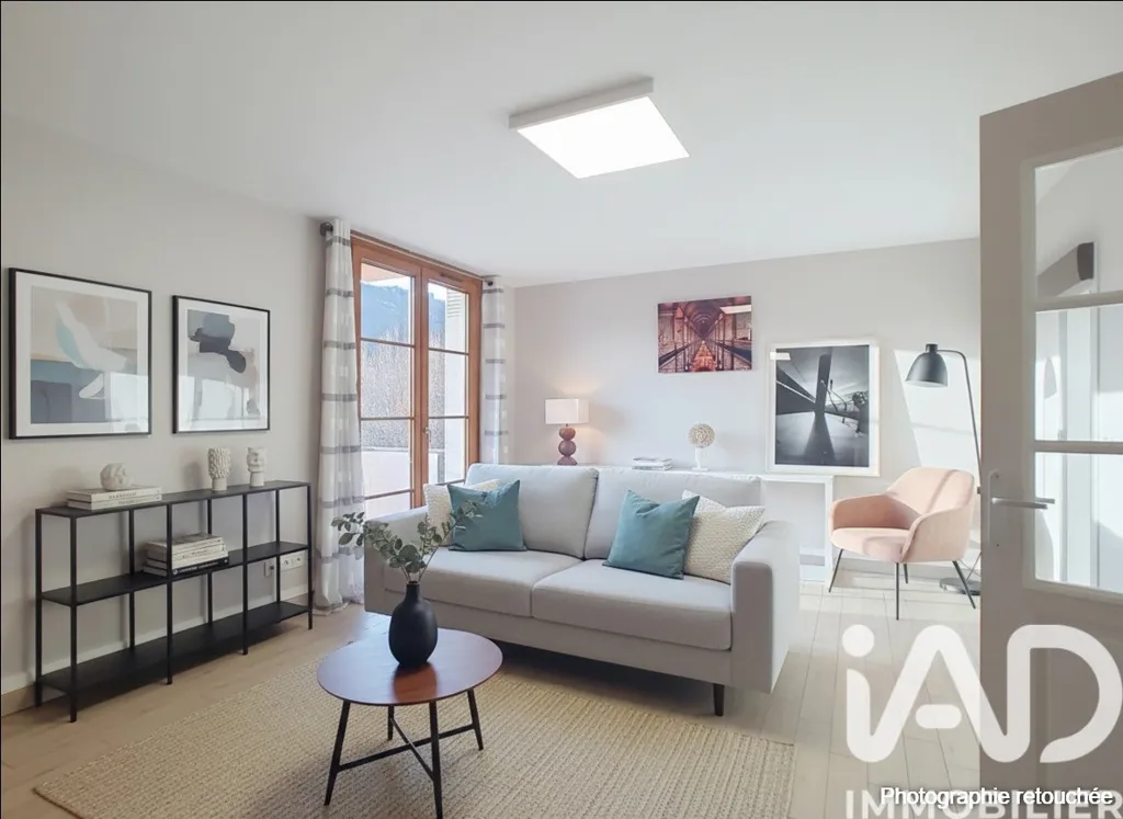 Séjour - Appartement Rénové avec Balcons à Digne-les-Bains