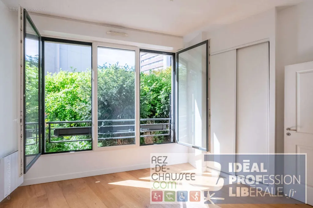 Toad - Office Space with Terrace in Paris 2
