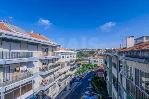 Rõdu - T2 Apartment with Varied Views in Odivelas