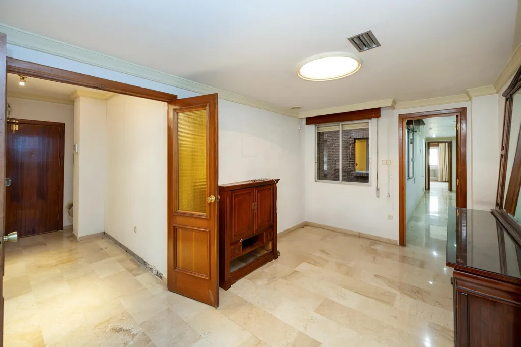 Entrée - Apartment for Renovation in Granada Centre
