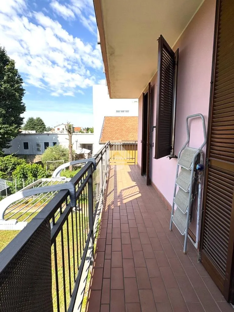 Rõdu - Modern Flat with Terrace in Senago
