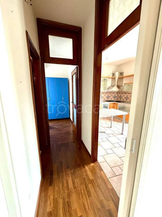 Esik - Spacious Apartment with Balcony in Modena
