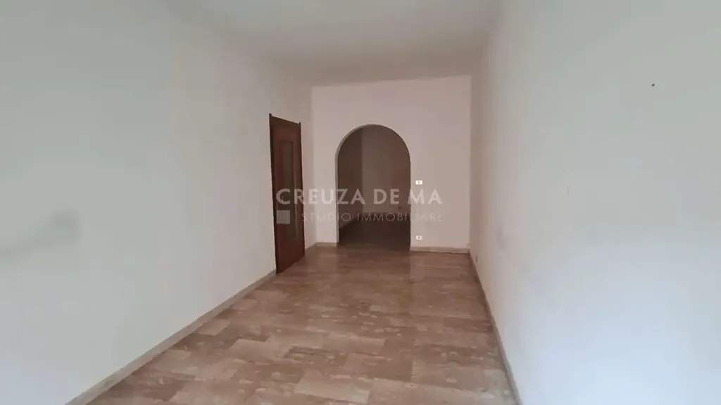 Entrée - Trilocale with Terraced Views in Rapallo