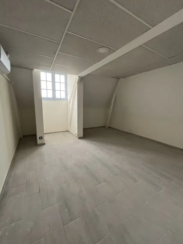 Stanze - Renovated Office Space in Saint-Denis Centre