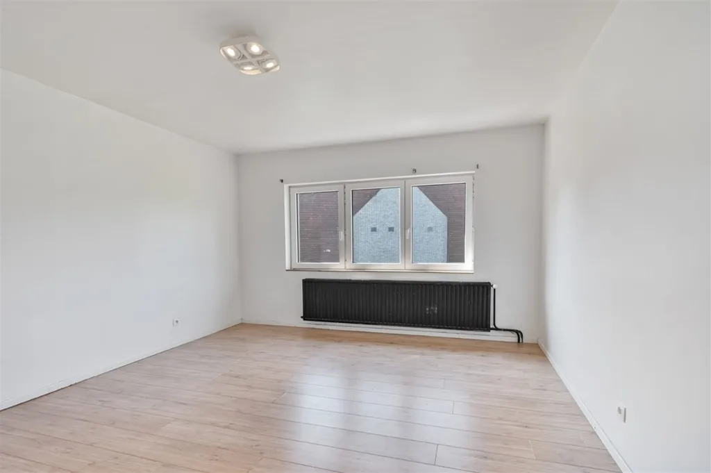 Stanze - Half-Open House with Garden in Quiet Area