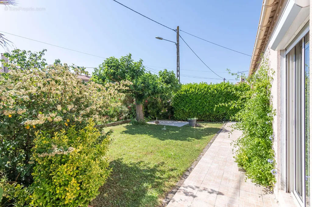 Maison avec Piscine et Jardin à Gignac-la-Nerthe