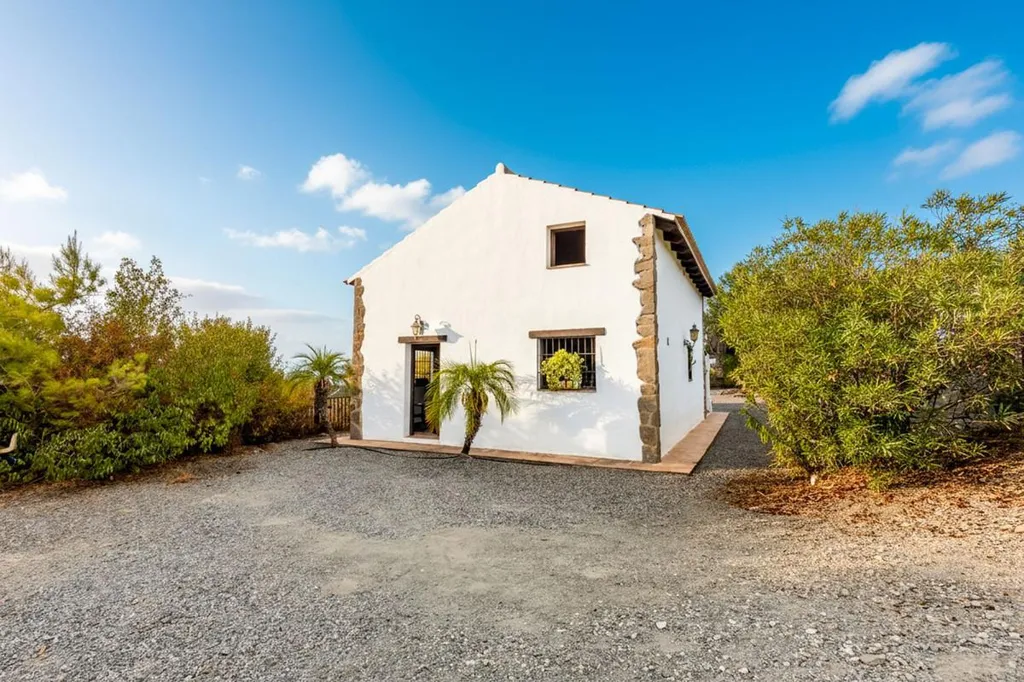 Exterior - Feature-Rich Finca with Views in Coín