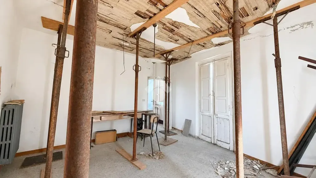 Toad - Three-Level House with Balcony in Frisa