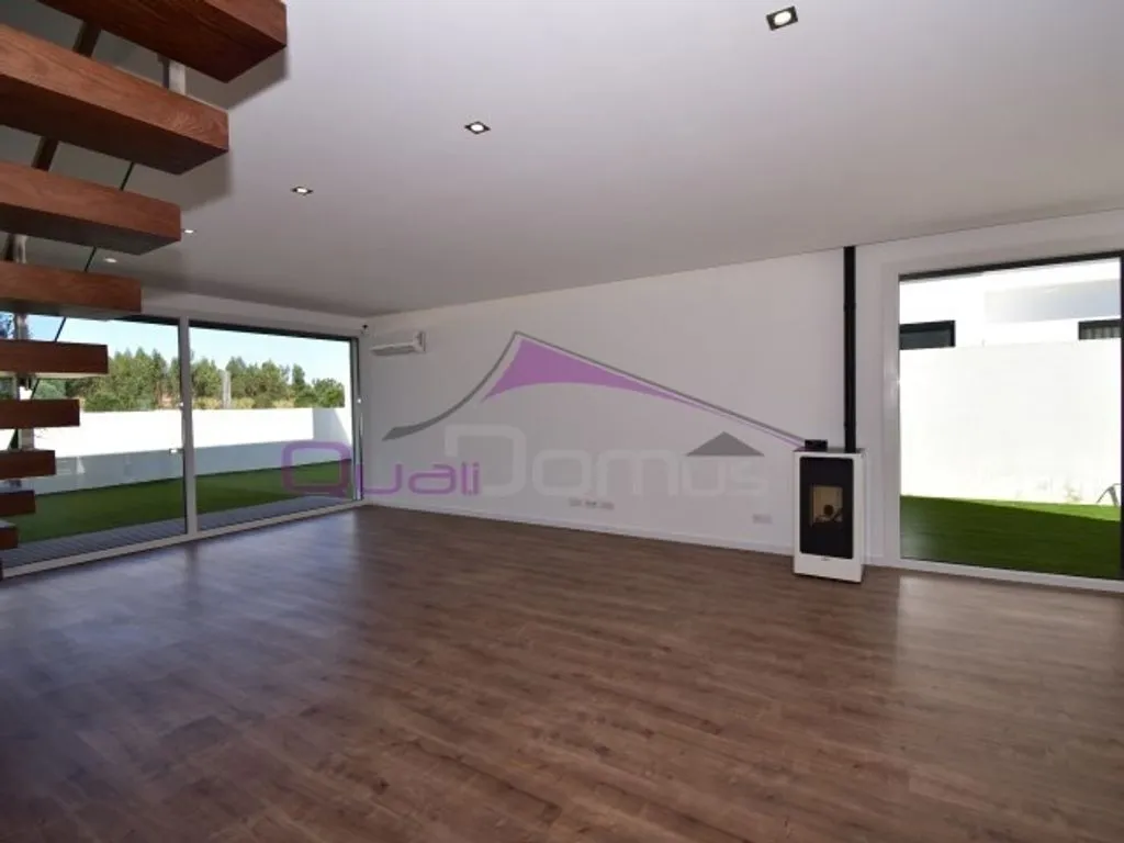 Living Room - Modern Villa with Pool in Entroncamento