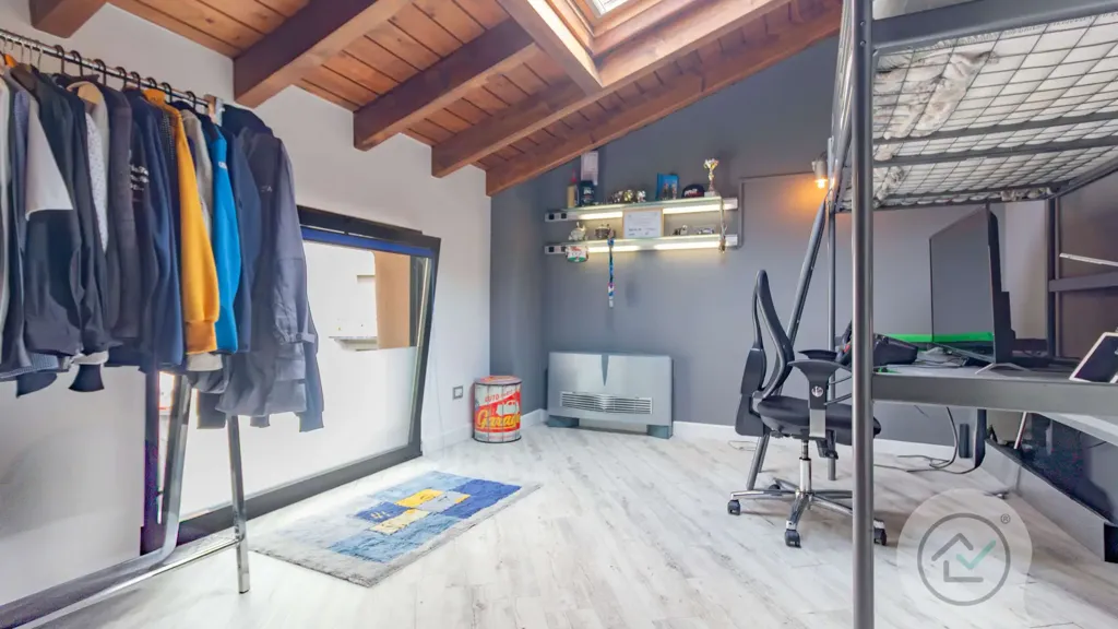 Toad - Mansarded Penthouse with Sky Views in Varese