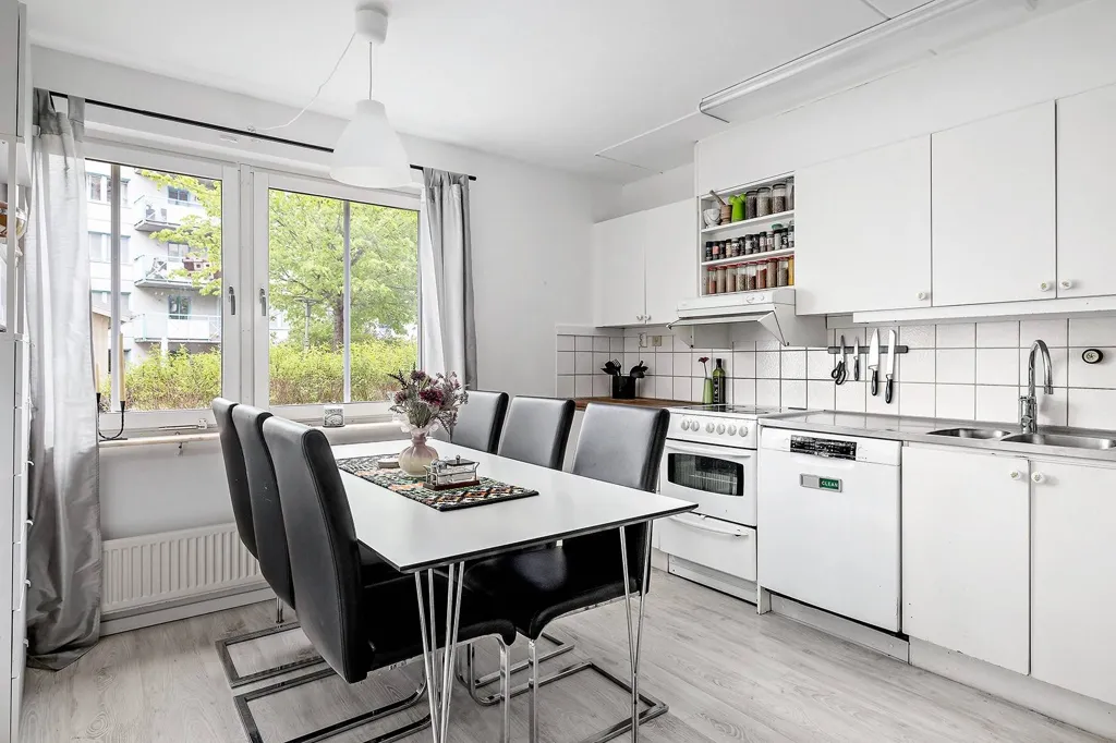 Köök - Apartment with Balcony in Stenhagen, Uppsala