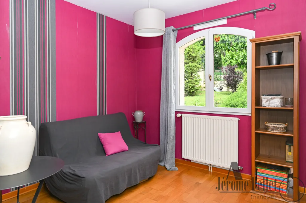 Elutuba - Semi-Basement House with Panoramic View in Communay