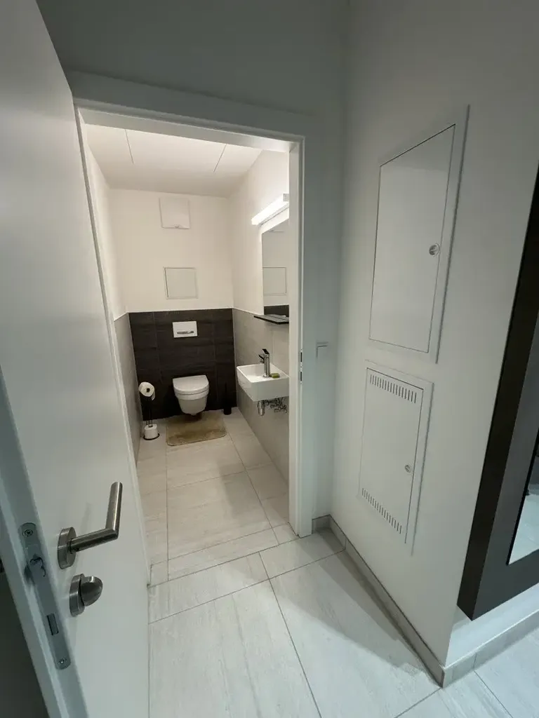 Salles de bain - Furnished Apartment with Loggia in U1 Vicinity