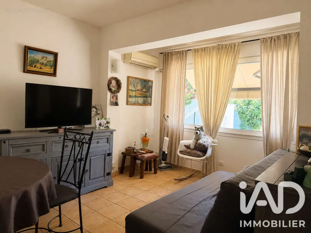 Séjour - Studio avec Jardin Privatif à Saint-Raphaël