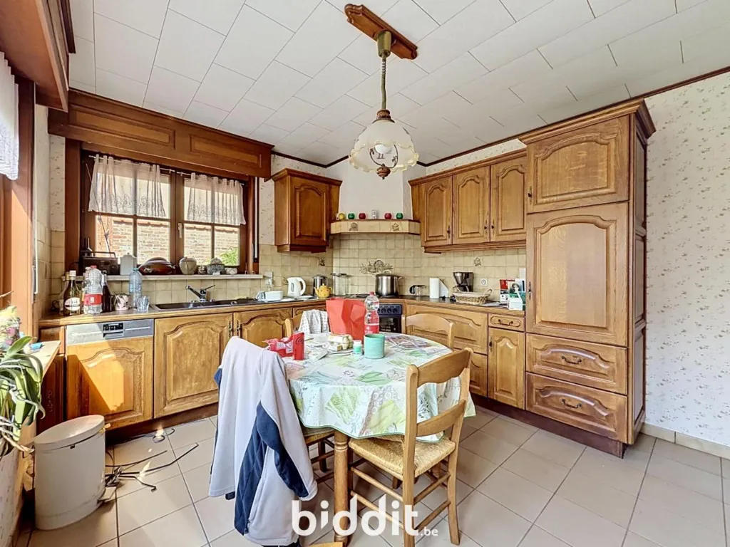 Cuisine - Maison avec Garage dans une Construction à 3 Façades