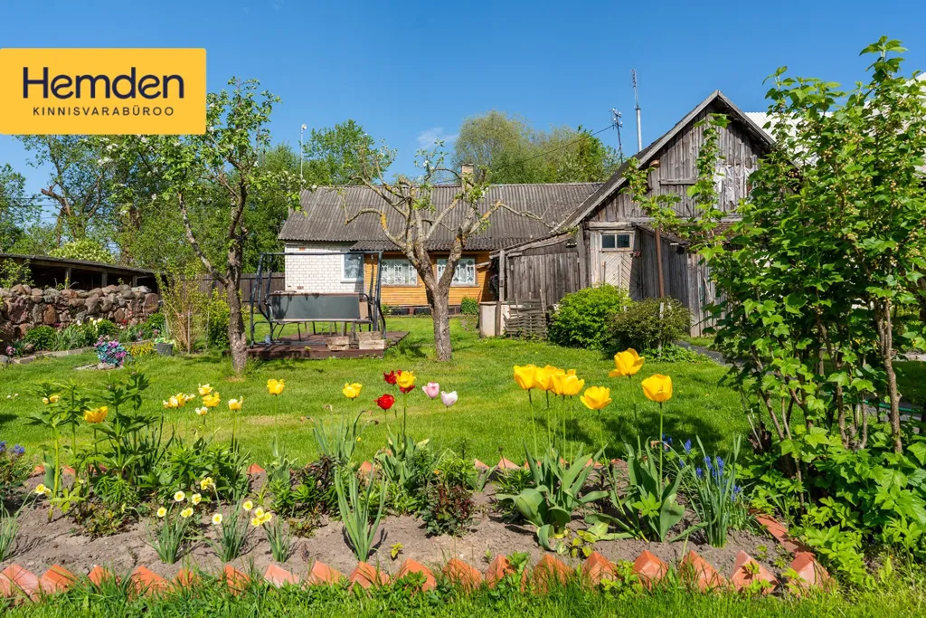 Garden - Renovated House with Lake View in Kasepää