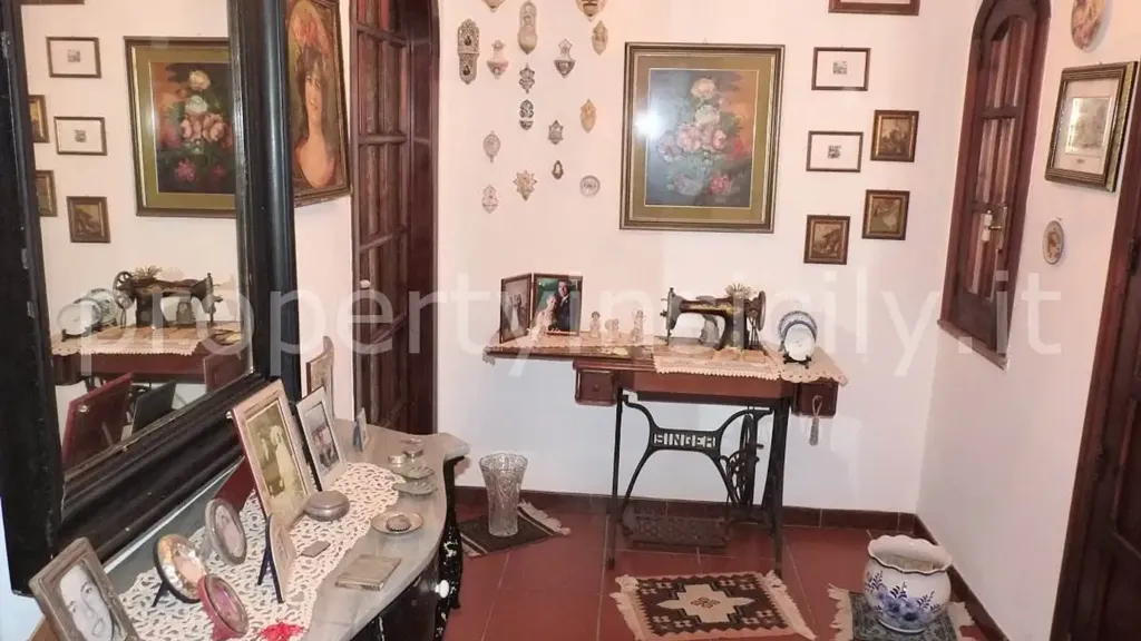Esik - Villa with Sea View in Siracusa