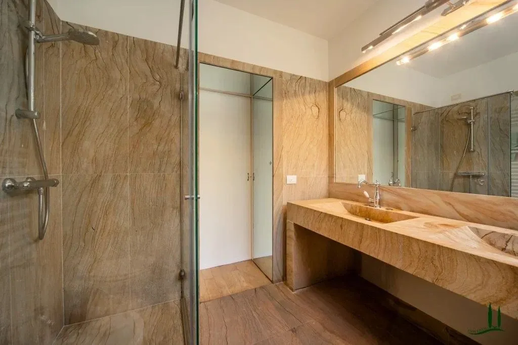 Bathrooms - Luxury Villa with Pool in Pietrasanta