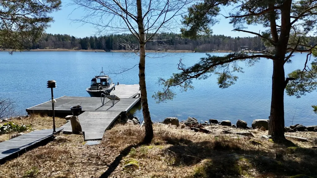 Jardin - Strandfastighet with Private Beach in Långholmen