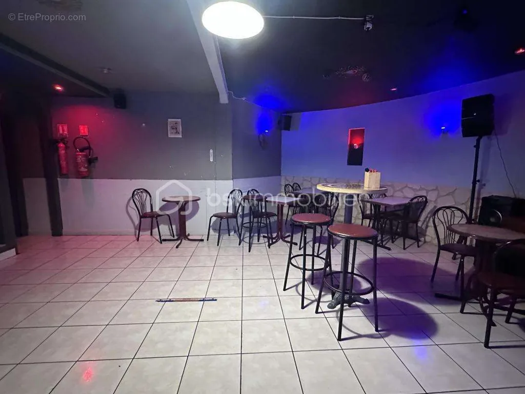 Local commercial à Sedan
