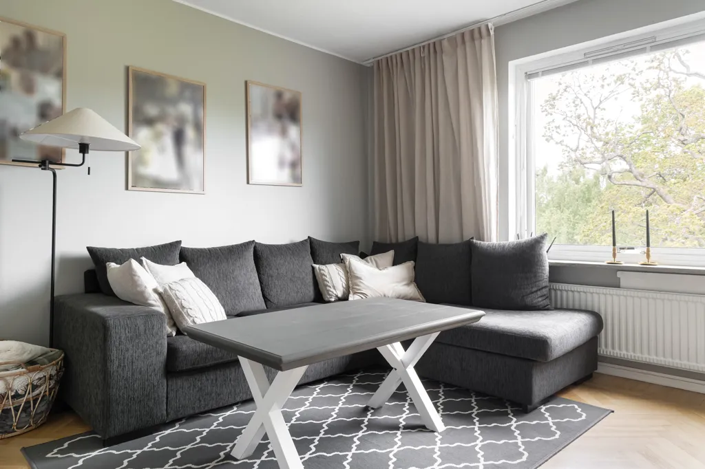 Living Room - Bright Apartment with Balcony in Enerbacken, Mölndal