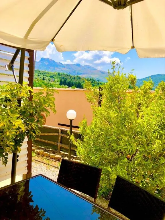 Terrass - Agriturismo with Pool in Cefalù