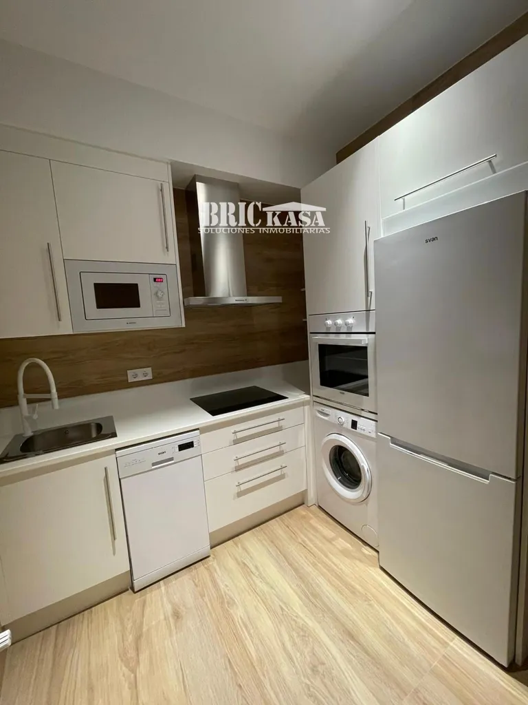Kitchen - Furnished Flat with Air Conditioning in Cáceres