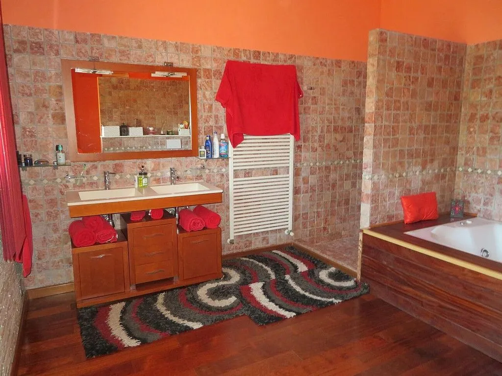 Vannitoad - Rustic Chalet with Pool in Poblets