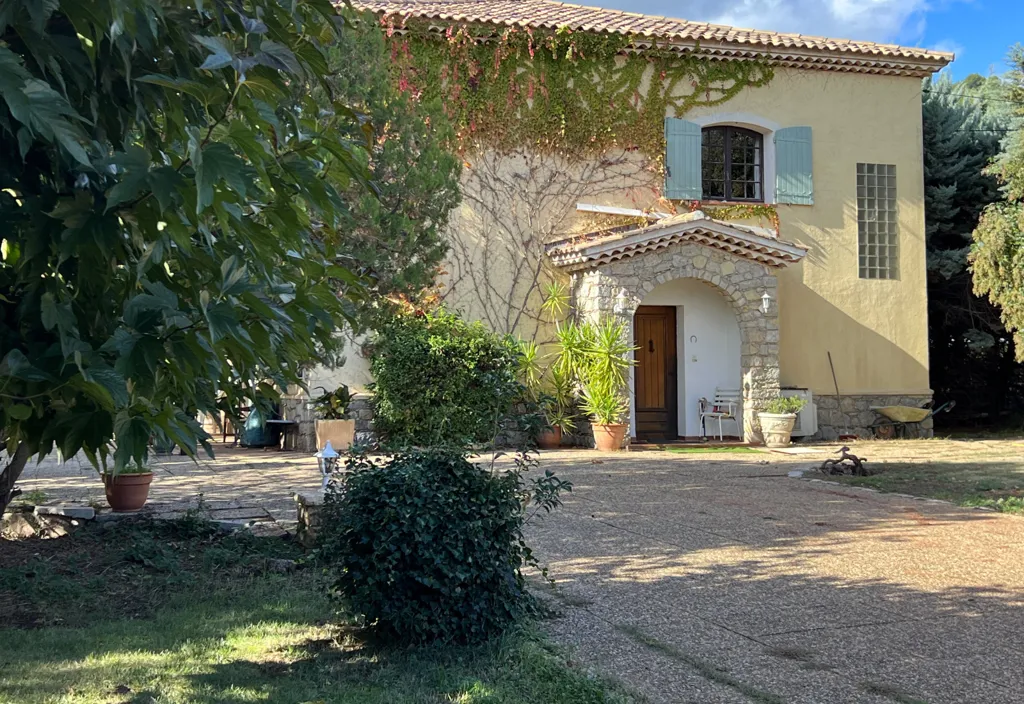 Välivaade - Bastide House with Vineyard Views in Cuers