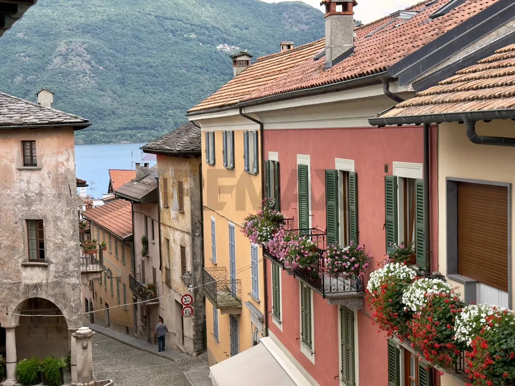 Rõdu - Historic Apartment with Lake View in Cannobio