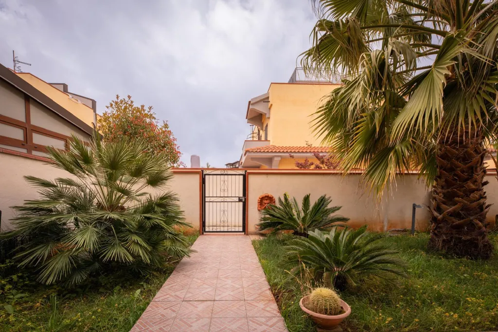 Aed - Villa with Terrace in Scalea