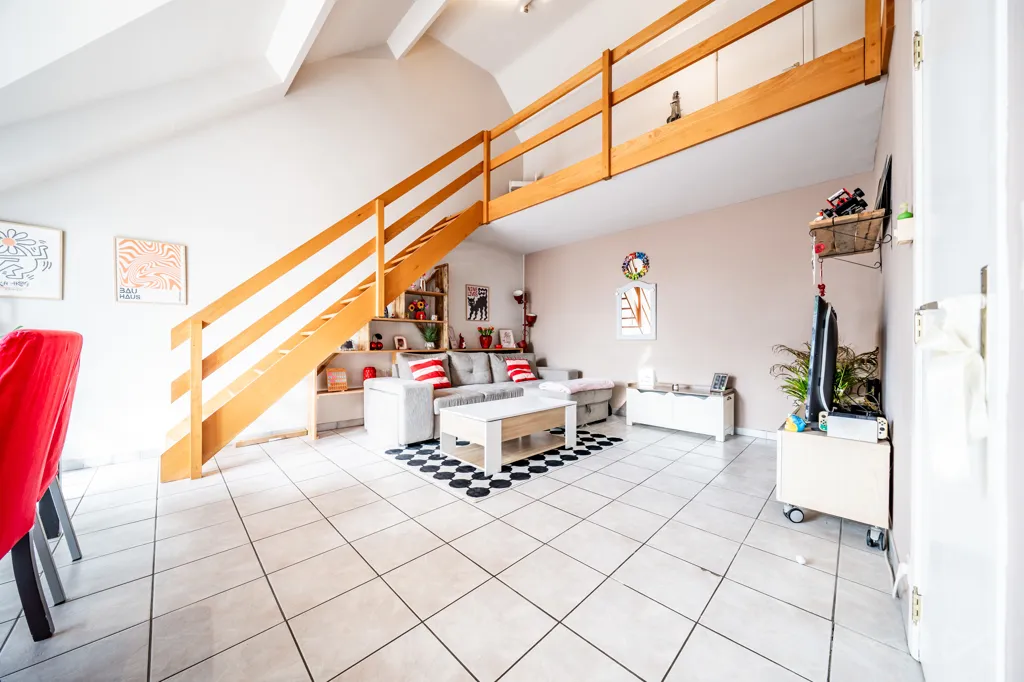 Elutuba - Duplex with Balcony in Ecaussinnes Village