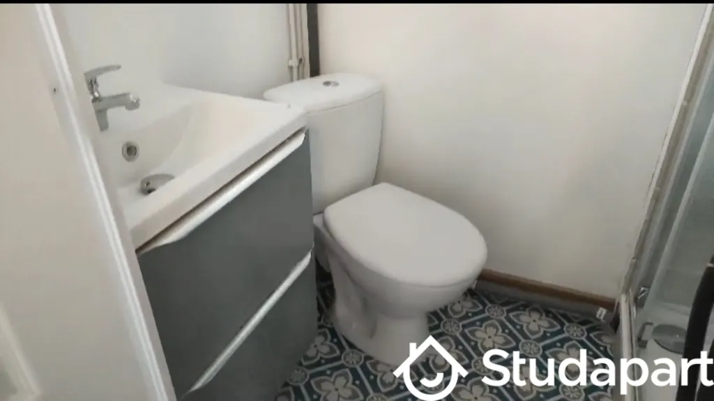Salles de bain - Chambre Meublée dans Colocation à Valenciennes