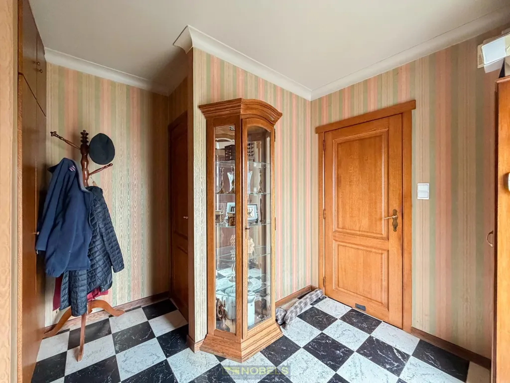 Entrée - Maison avec 3 Garages dans un Cadre Rural à Horebeke