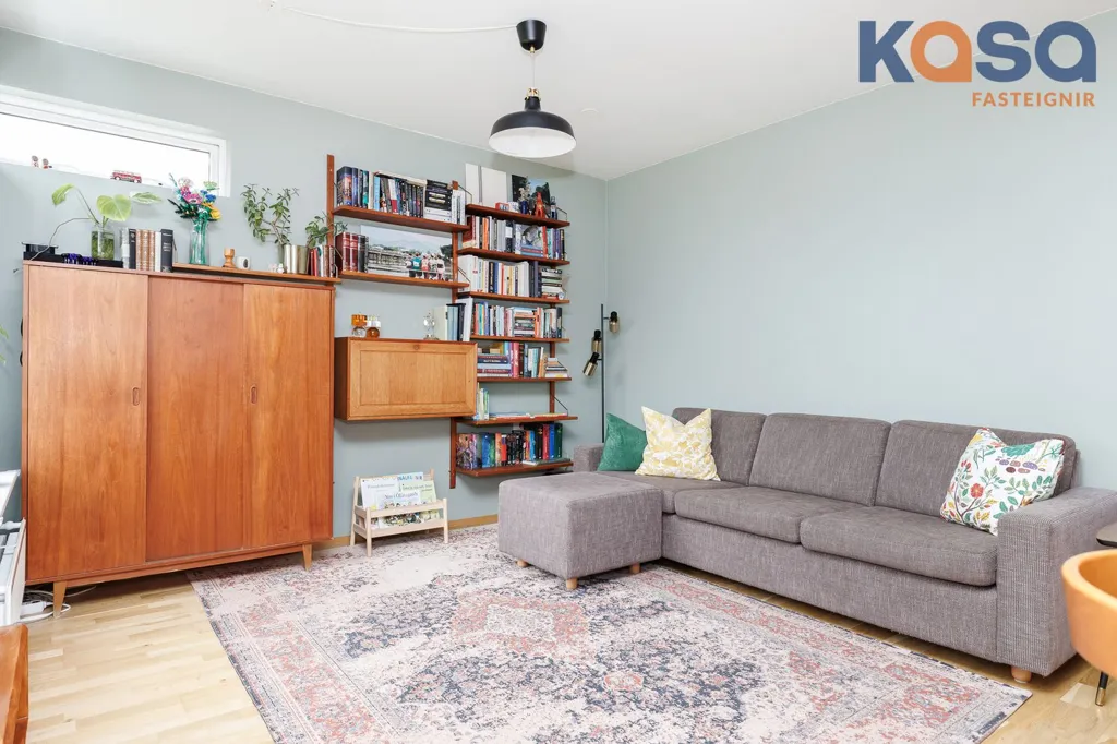 Séjour - 3-Bed Apartment with Balcony in Naustahverfi
