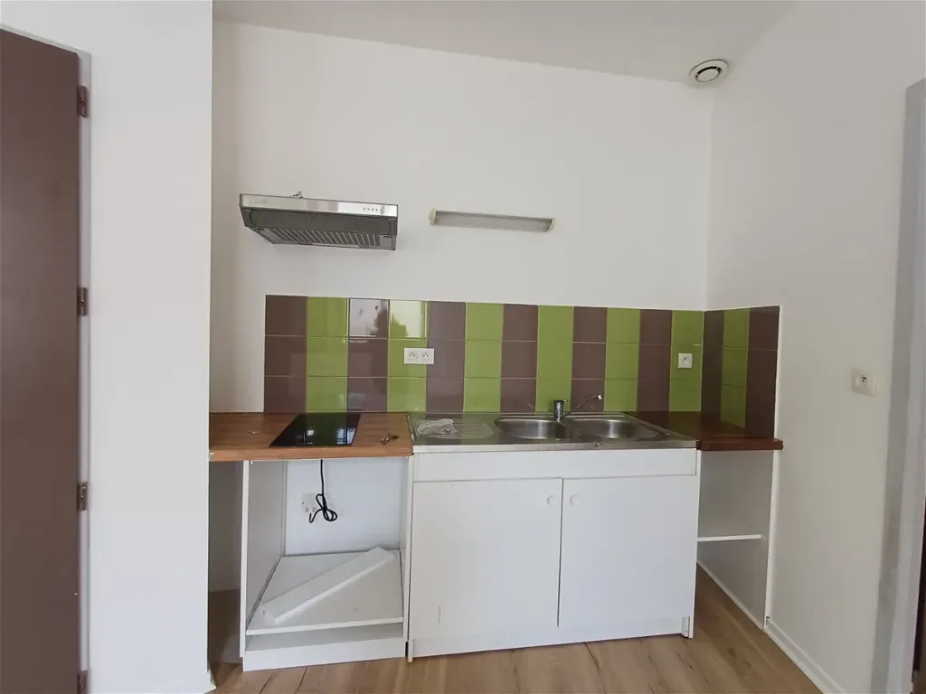 Kitchen - City Centre Flat with Parking in Cadours