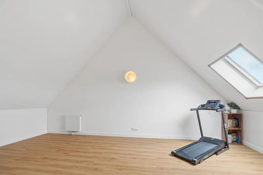 Toad - Modern Terraced House with Waterfront in Zeewolde