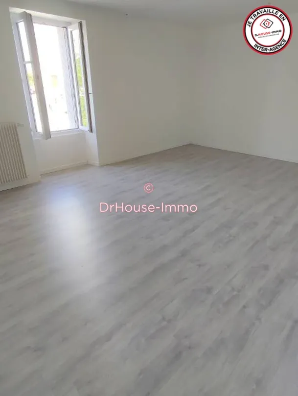 Séjour - Maison rénovée avec revenu locatif à Saint-Hilaire-de-Clisson