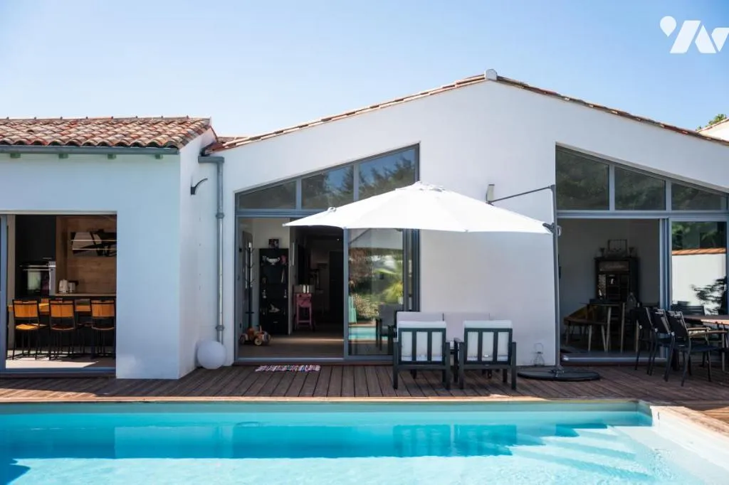 Bassein - Architectural House with Pool in Couarde-sur-Mer